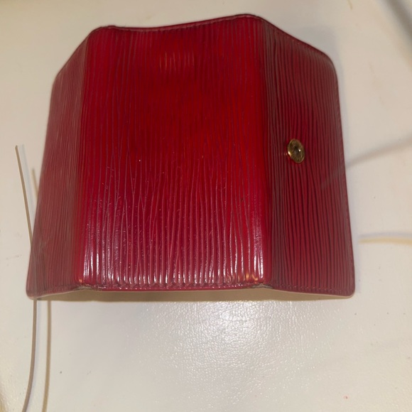 Louis Vuitton Handbags - Louis Vuitton Epi Key Case. EUC.